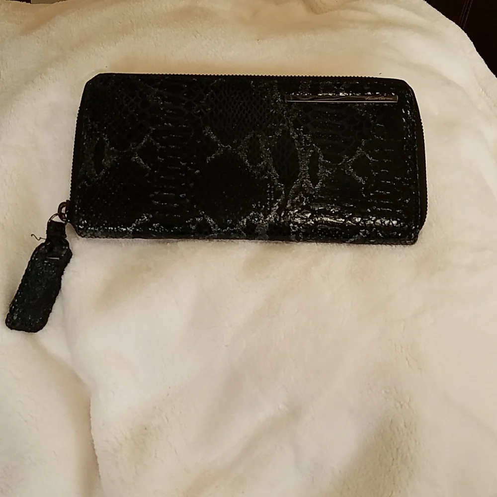 Kenneth Cole Wallet - Picture 1 of 5